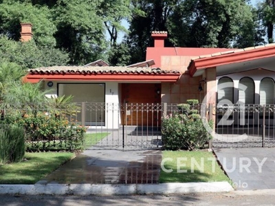 Casa de un nivel con jardín, alberca, chimenea, paneles solares en Moratilla Pue