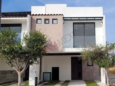 Casa En Venta|$2,800,000|ciudad Maderas Residencial|queretaro|tres Pisos |con Roof Garden