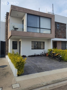 CASA EN VENTA FRACCIONAMIENTO FRESNOS TRES MARÍAS