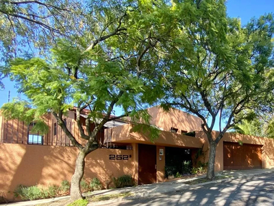 Casa En Bosques De Avellanos No. 252, Col. Bosques De Las Lomas