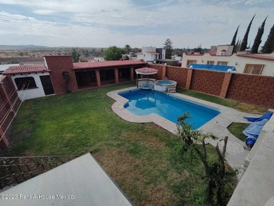 Casa De 5 Recámaras En Venta En Tequisquiapan, Querétaro