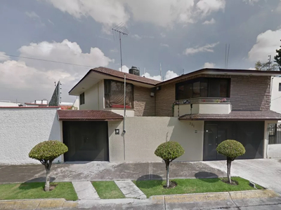 Casa En Valle Dorado, Tlalnepantla. Inversión De Remate Bancario.