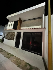 Doomos. LA FIRMA REAL STATE RENTA PRECIOSA CASA AMPLIADA Y SIN MUEBLES EN REAL DEL SOL