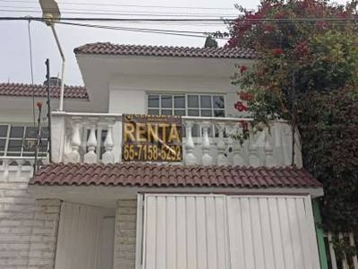 Renta casa Duplex planta alta ubicacion centrica