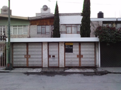 Rento amplia casa en Prado Churubusco, Coyoacan