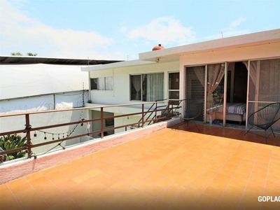 CASA EN VENTA CON USO COMERCIAL EN AVENIDA PRINCIPAL ZONA DORADA, REFORMA, CUERNAVACA, MORELOS