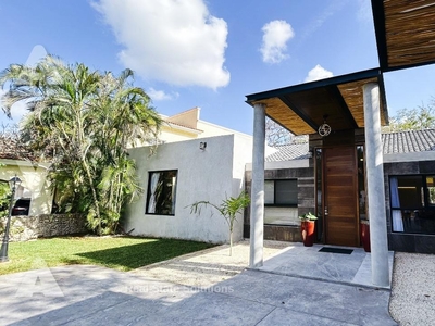 Doomos. Casa en Venta, 3 Recámaras, Piscina, Carret. Progreso, Mérida, Yucatán.