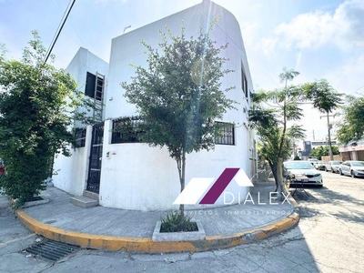 Doomos. Casa en VENTA - Constituyentes de Queretaro en SAN NICOLAS DE LOS GARZA 240 m2