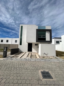 Doomos. Casa en Venta -Fraccionamiento Habitacional MORAVIA