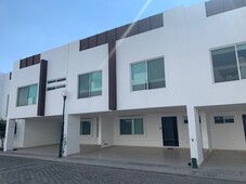 casa en venta, dentro de fraccionamiento, camino real a cholula - 3 recámaras - 5 baños - 273 m2