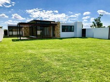 residencia de 1 planta en exclusiva privada, alto viento temozón norte.