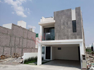 Casa De Cuatro Habitaciones Con Baño Completo C/u. Roofgard