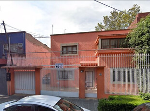 Casa En Venta En El Centro De Coyoacan, Remate Hipotecario, No Créditos.
