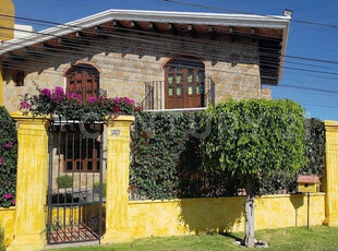 Casa En Venta, Estilo Colonial, 4 Recámaras, Jardín, San Pedro Cholula, Puebla