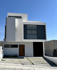 Casa Nueva En Venta De Autor C/roof Garden 3 Hab + Estudio