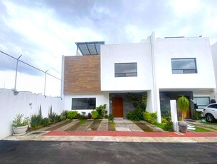 Doomos. Casa en condominio en venta en Juriquilla