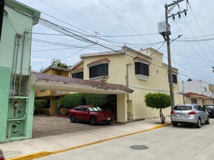 Doomos. Casa en Venta calle Nuevo León, Col. Petrolera. Coatzaocoalcos