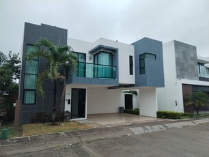 Doomos. Casa en Venta Fracc. Las Palmas, Medellin, Veracruz