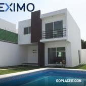 Casa en Venta con Alberca y Jardín en Col 3 de Mayo, Emiliano Zapata, Morelos - 3 baños - 140 m2