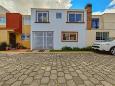 Venta Casa En Metepec, Privada Los Girasoles, Cerca De Escuelas, Zona Urbana Y Centros Comerciales.