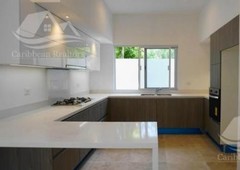 5 cuartos, 240 m casa en venta en cancun rio