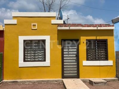 CASA EN VENTA EN URBIVILLAS DEL REAL MAZATLAN SINALOA