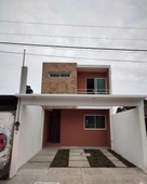 3 cuartos, 110 m casa nueva en venta con recamara en p.b. col. carranza