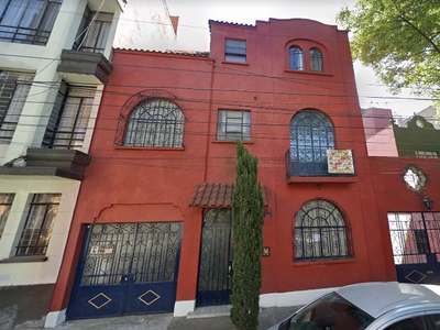 Amplia Casa De Remate Bancario Ubicada En La Colonia Condesa