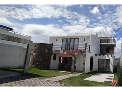 Casa En Venta En Cacalomacan, Toluca, Estado De México