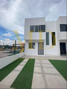 En Venta Casa Económico En Boulevar Bernardo Quintana, Vistas Del Valle, Querétaro #ab