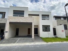 casa en venta en residencial montealban, el uro fracc. privado con alberca