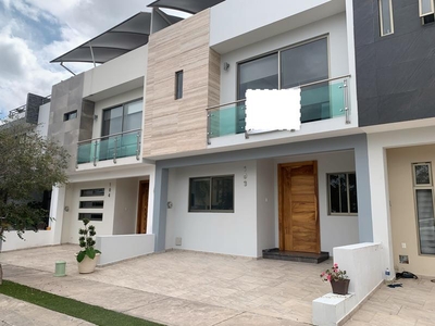 Casas en renta - 140m2 - 5 recámaras - La Cima - $25,000