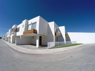 Amplia casa en renta en Aguascalientes, dentro de Privada Andaluz zona La Querencia
