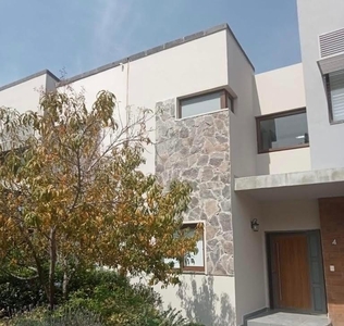 Casas en renta - 385m2 - 3 recámaras - Santiago de Querétaro - $32,000