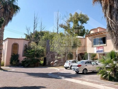 Casas en venta - 1098m2 - 4 recámaras - El Pueblito - $10,855,000