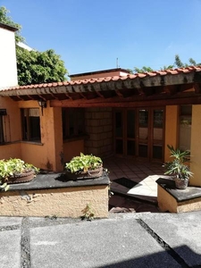 Doomos. Se vende casa de 6 recamaras y alberca en Cuernavaca Morelos