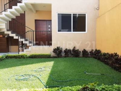 Casa en acabados de madera y roof garden. Gran oportunidad para vivir e invertir