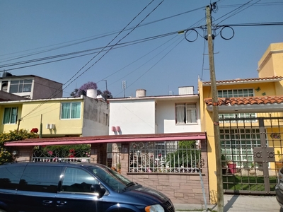 VENDO CASA EN CAPISTRANO EN FRACC. CERRADO CON VIGILANCIA