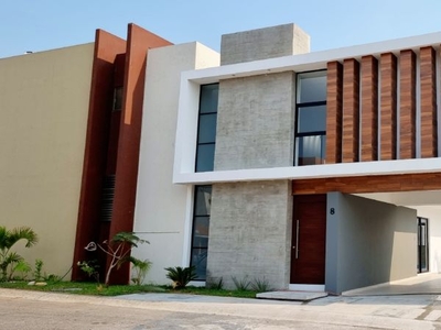 Casa en Venta con Alberca en el Fraccionamiento Lomas Residencial, Veracruz