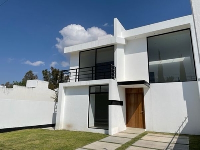 CASA EN VENTA EN FRACCIONAMIENTO EN TEQUISQUIAPAN QUERETARO