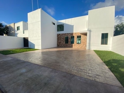 Casa en venta en Mérida, San Diego Cutz, con alberca