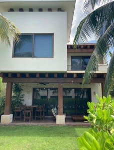Casa en Venta, Yucatan Country Club, cerca de Madison school