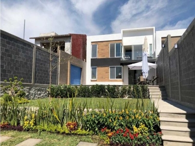 Casas nuevas con alberca y jardin en venta Emiliano Zapata