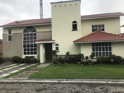 Excelente y Amplia Casa en venta en Residencial el Alcazar en Metepec