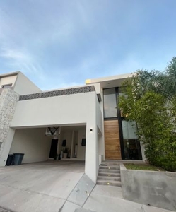 HERMOSA CASA EN VENTA EN PRIVADA RESIDENCIAL DEL PEDREGAL