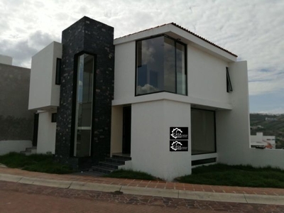 Preciosa Casa en Pedregal de Schoenstatt, Sótano, Cto Servicio, 3 Recamaras,..