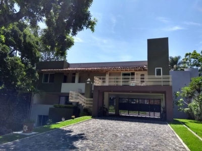 TERRENO EN PEDREGAL DE LAS FUENTES, CON 3 CASAS CONSTRUIDAS $10,500,000