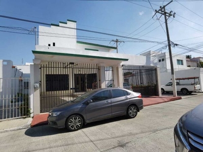 VENTA CASA DE 5 RECAMARAS EN FRACCIONAMIENTO MIAMI CIUDAD DEL CARMEN