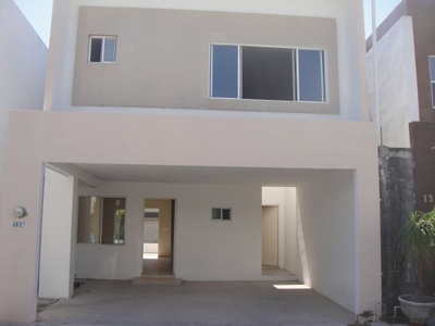 Venta de Casa en Fraccionamiento Privado Remodelada zona Torremolinos La Fe