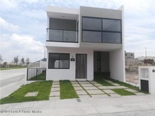 doomos. venta casa en capital sur 3 recamaras 3 baños